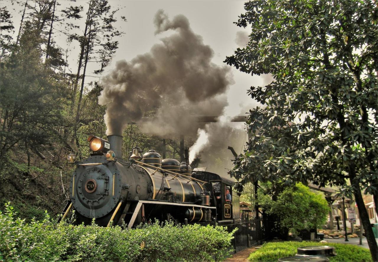 A Stones Throw, You Get 1089 Free Attraction Tickets Per Paid Day, Dollywood And Much More! Pigeon Forge Ngoại thất bức ảnh